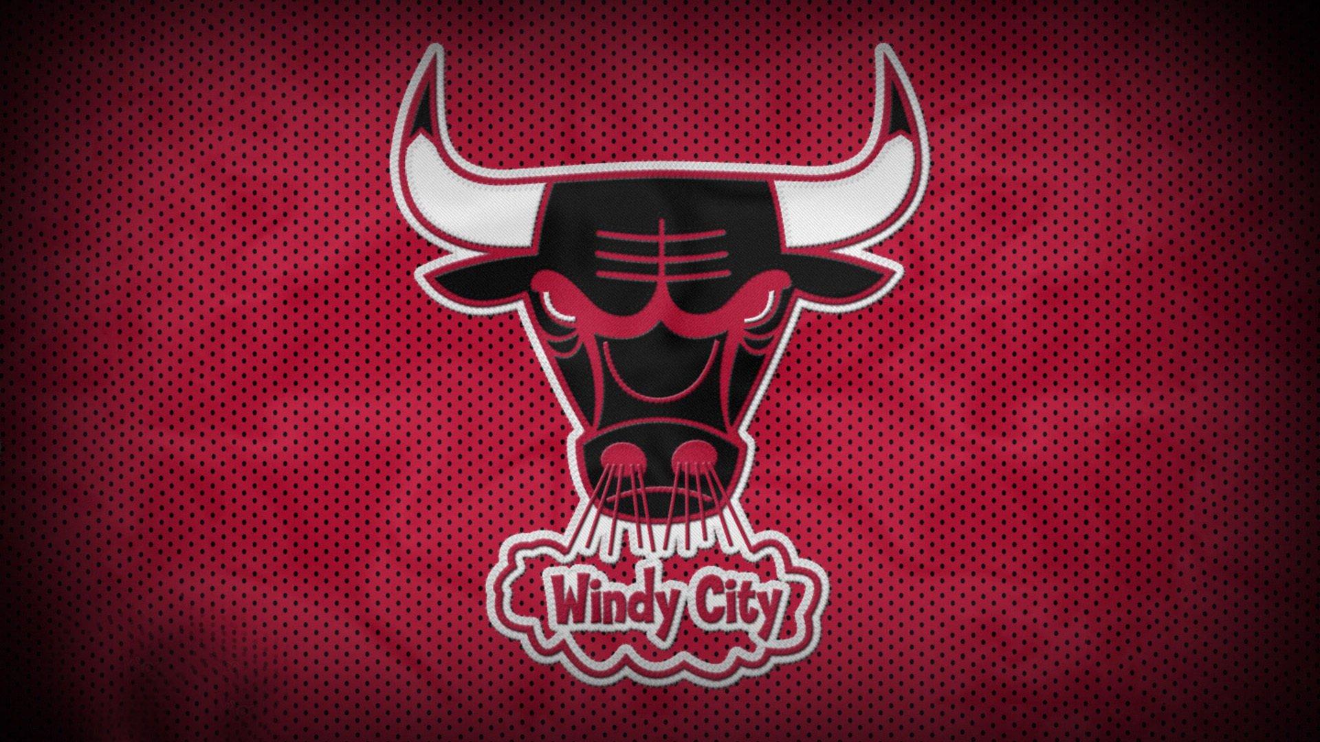 宋凯随国足抵达重庆 率先步出机场向球迷竖拇指致意