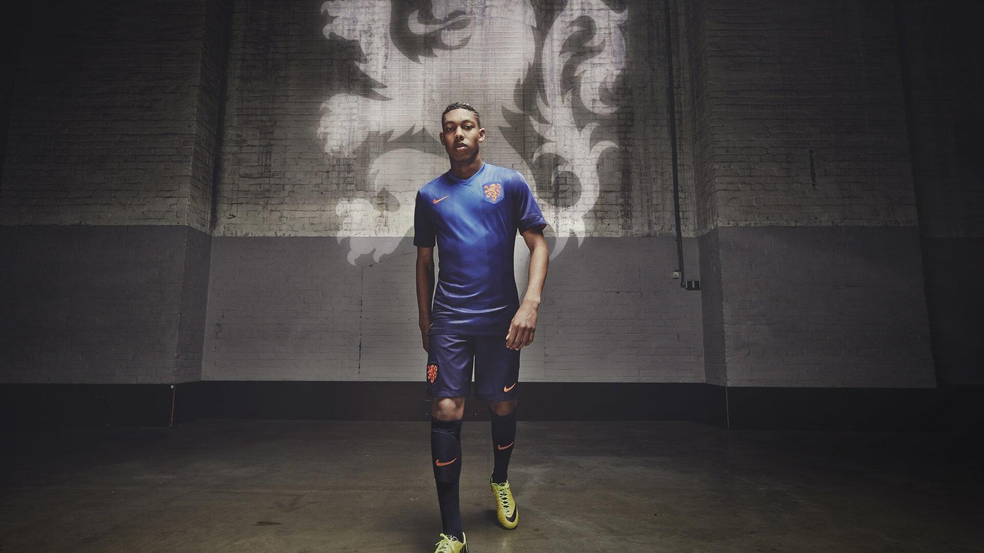 欧洲足坛风云再起，奥斯梅恩暂停利雅得胜利谈判，坚守欧洲赛场